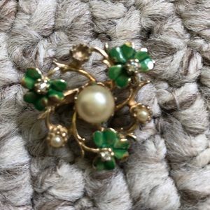 Vintage GUC Ladies brooch